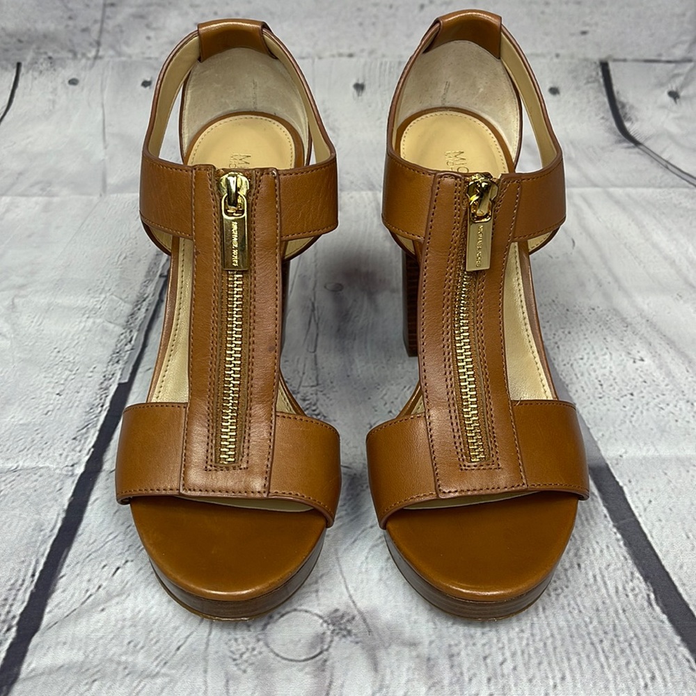 Michael Kors T strap heels 7.5